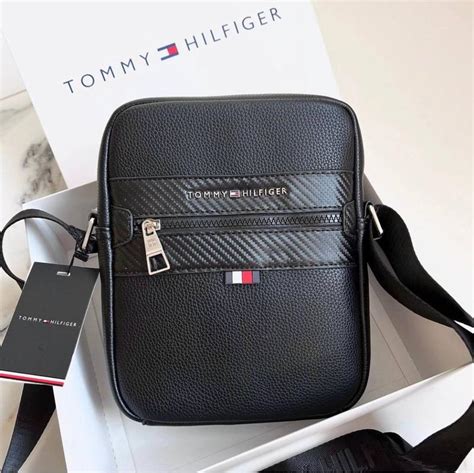 Мужские сумки через плечо Tommy Hilfiger .